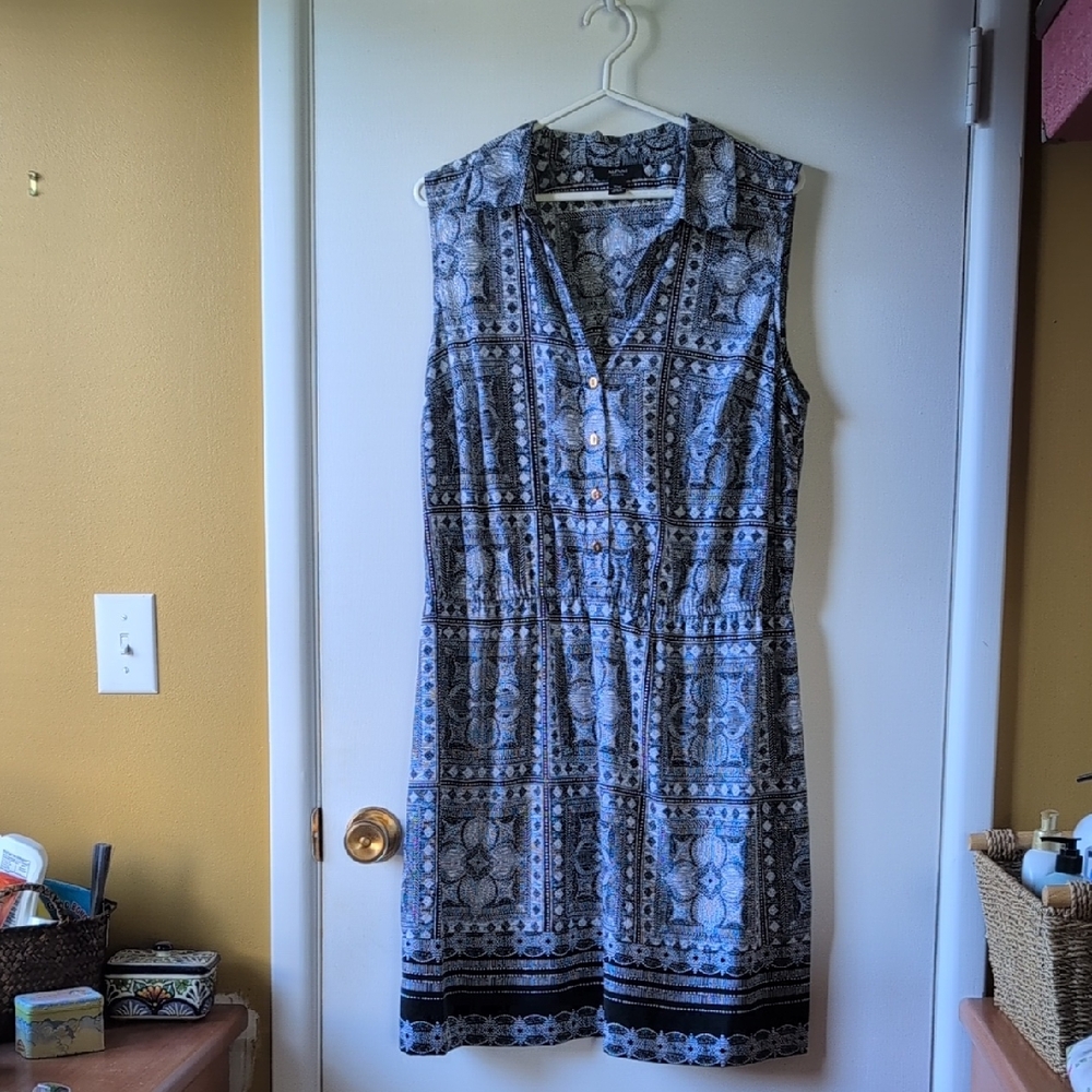 Sleeveless Blue & White Patterned Midi Dress